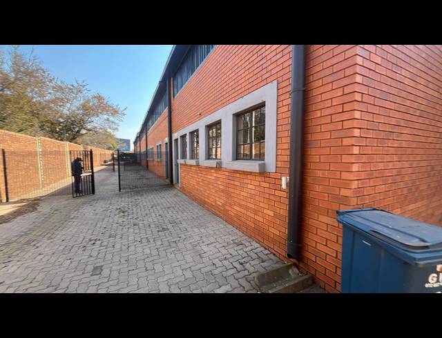 270M² WAREHOUSE TO LET IN N4 GATEWAY INDUSTRIAL PARK